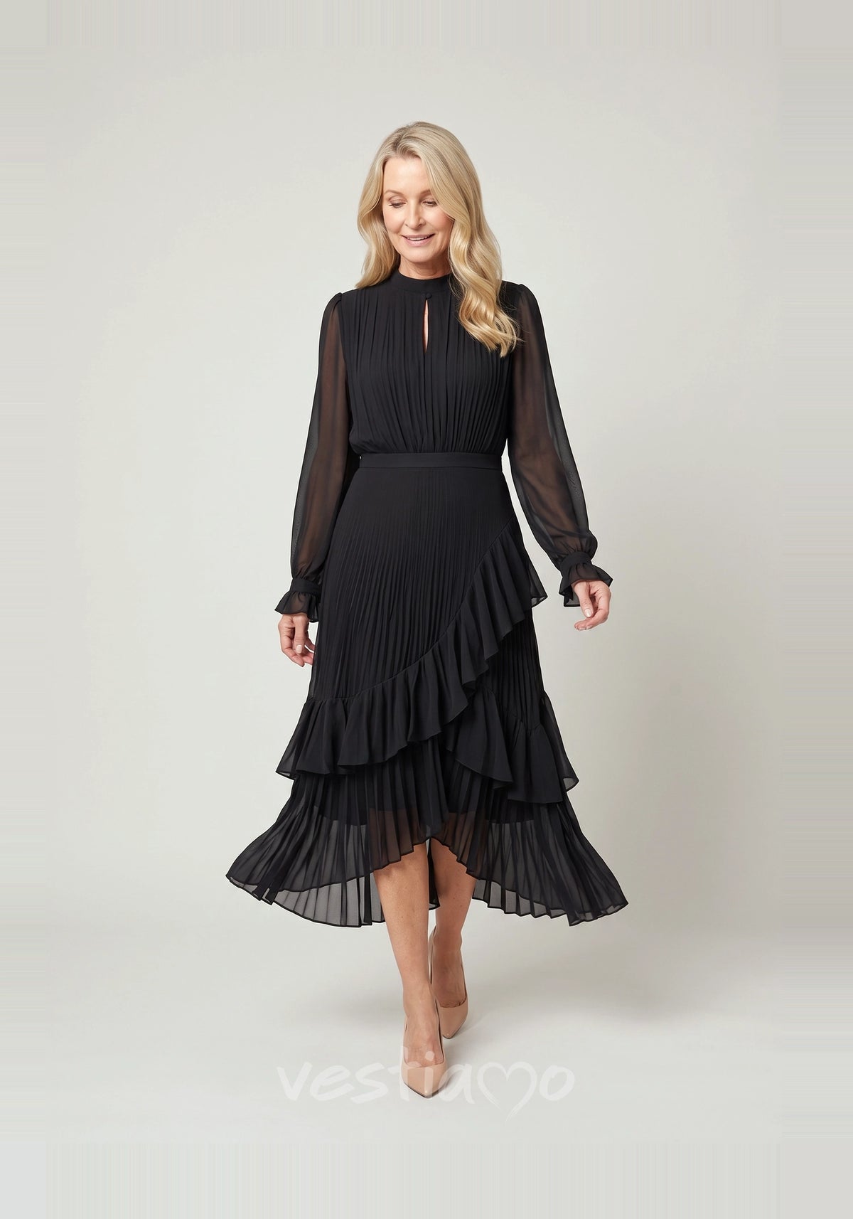 vestido-plissado-boemy-preto-movimento